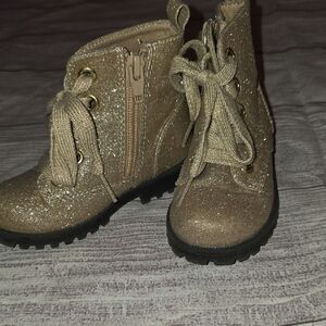 Target Gold Ankle Boots with Lace-Up Closure and Rubber Sole